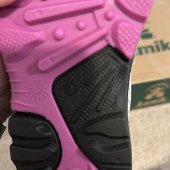 Kamik snowgypsy size 3 snowboots   Gray, purple faux fur - Picture 4 of 6